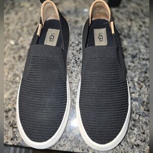 UGG Womans Alameda Sammy Slip Black Knit Slip-On Sneaker with White Sole 9.5